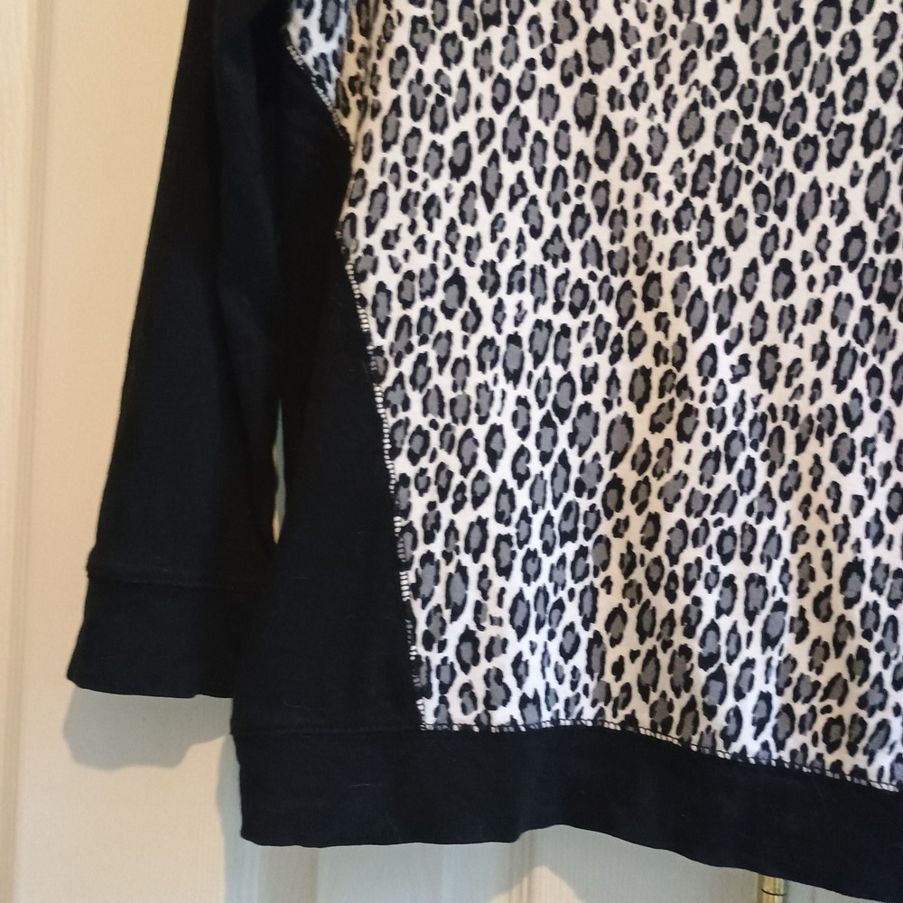 JNY Jones New York Sport Leopard Print Long Sleeve Top - Sz M - Picture 3 of 11
